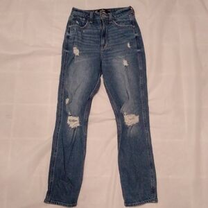 Hollister Ultra High Rise Mom Jean Distressed 000R w23R